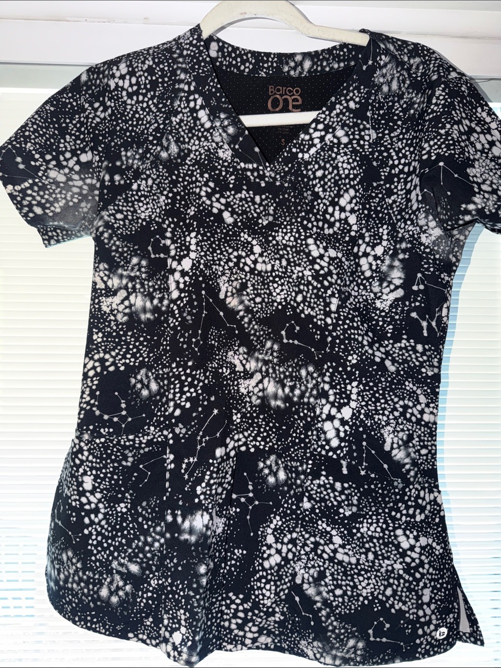 Barco Uniforms Black & White V-Neck Abstract Dot Print Top